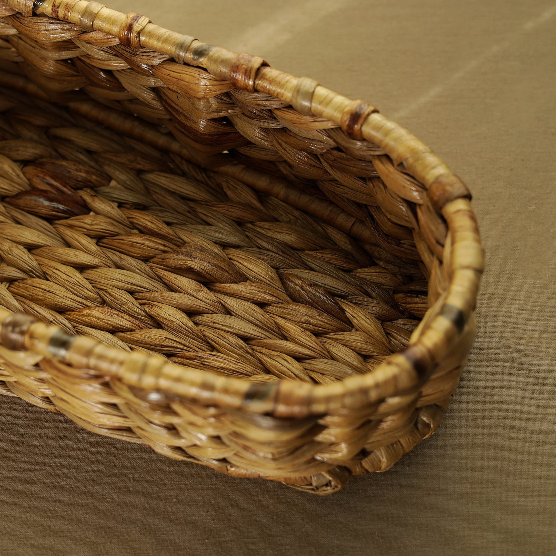 Brown - Eco-Friendly Water Hyacinth Oval Tray 02
