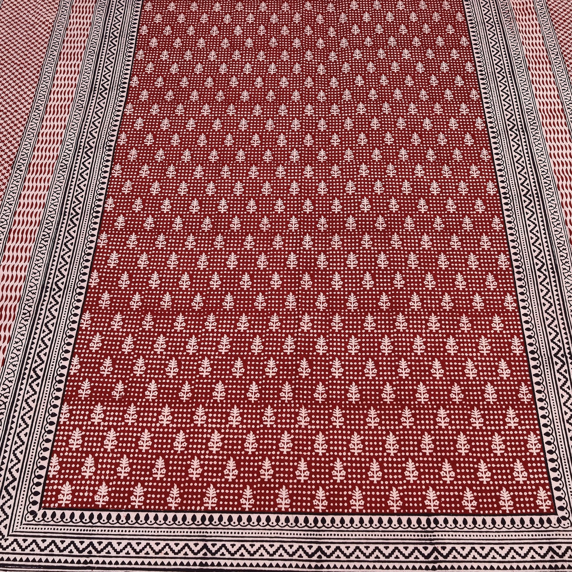 Bagh Block Printed Cotton Double Bed Cover with Pillow Covers (112 x 92 in)