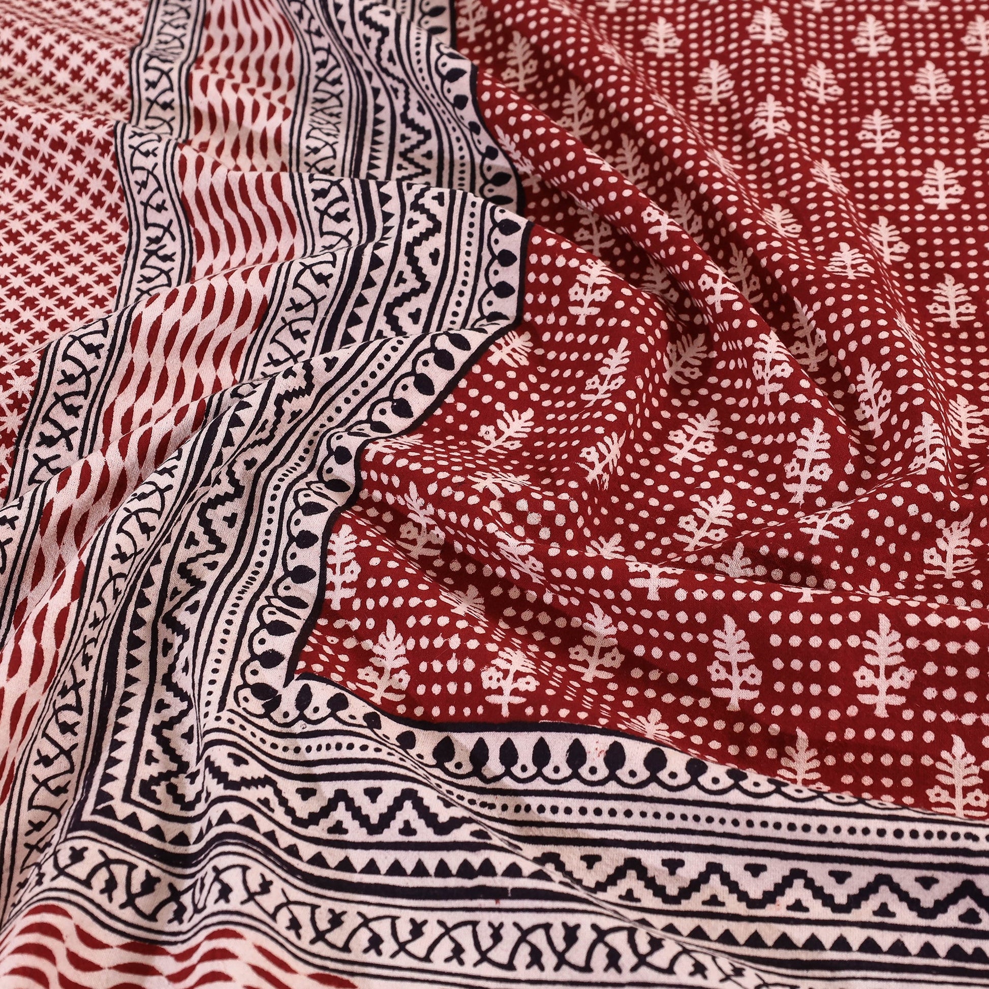 Bagh Block Printed Cotton Double Bed Cover with Pillow Covers (112 x 92 in)