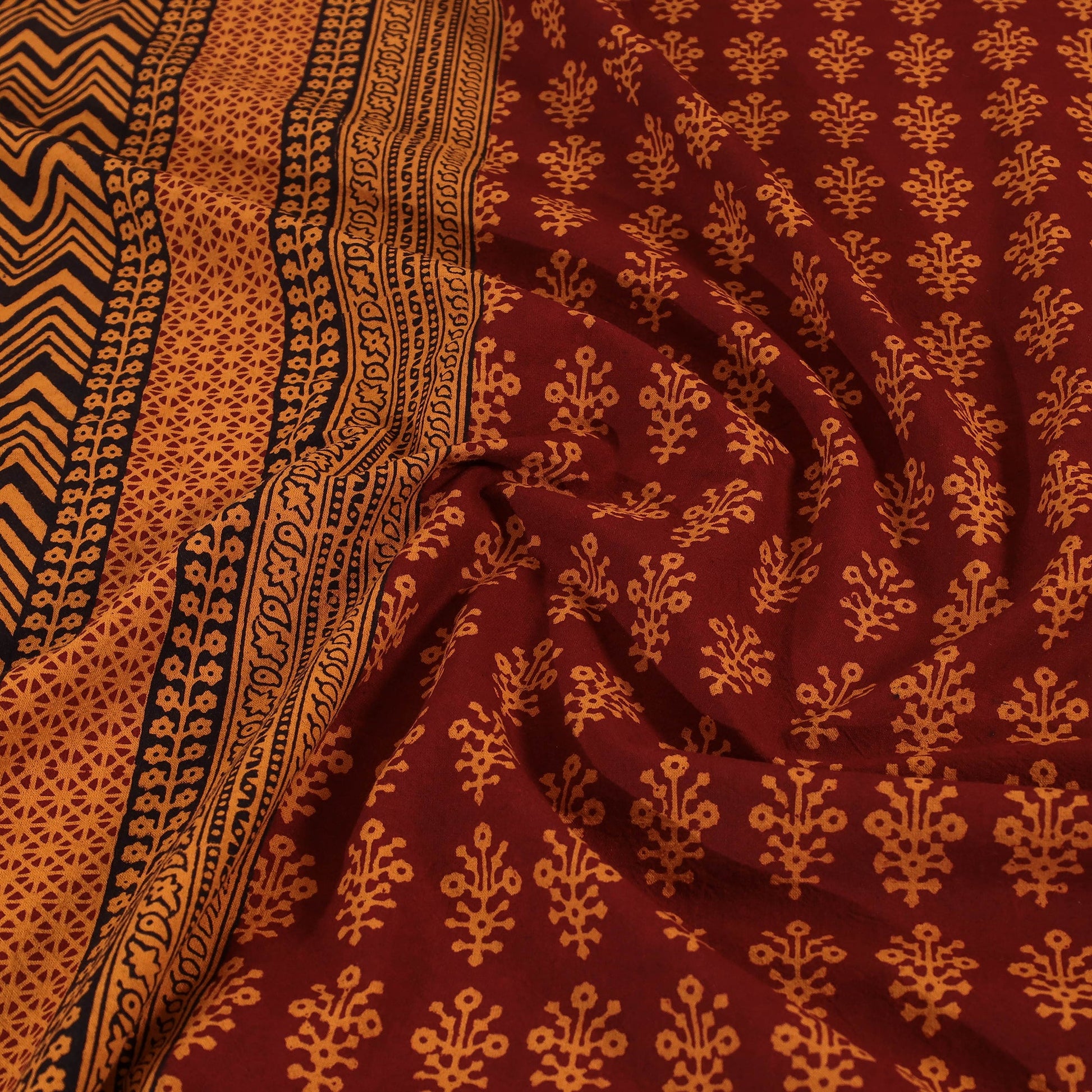 Bagh Block Printed Cotton Double Bed Cover with Pillow Covers (112 x 92 in)