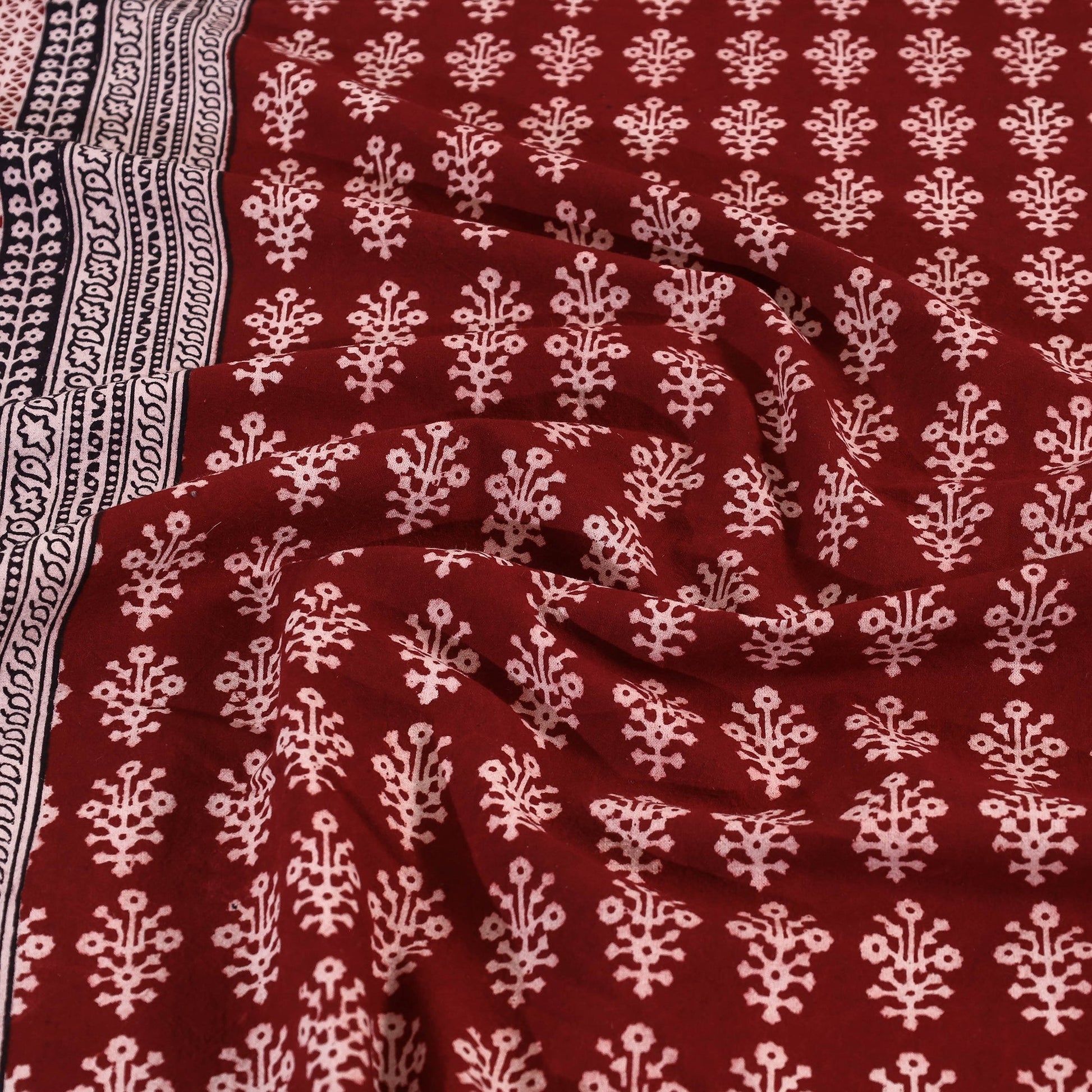 Bagh Block Printed Cotton Double Bed Cover with Pillow Covers (112 x 92 in)