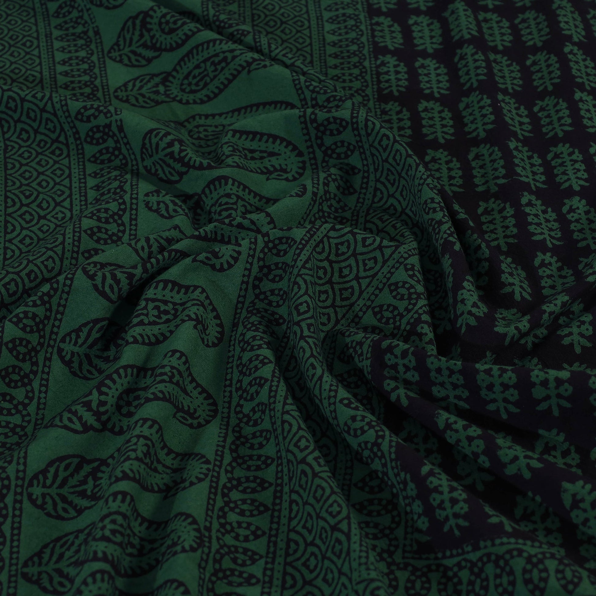 Bagh Block Printed Cotton Double Bed Cover with Pillow Covers (112 x 92 in)