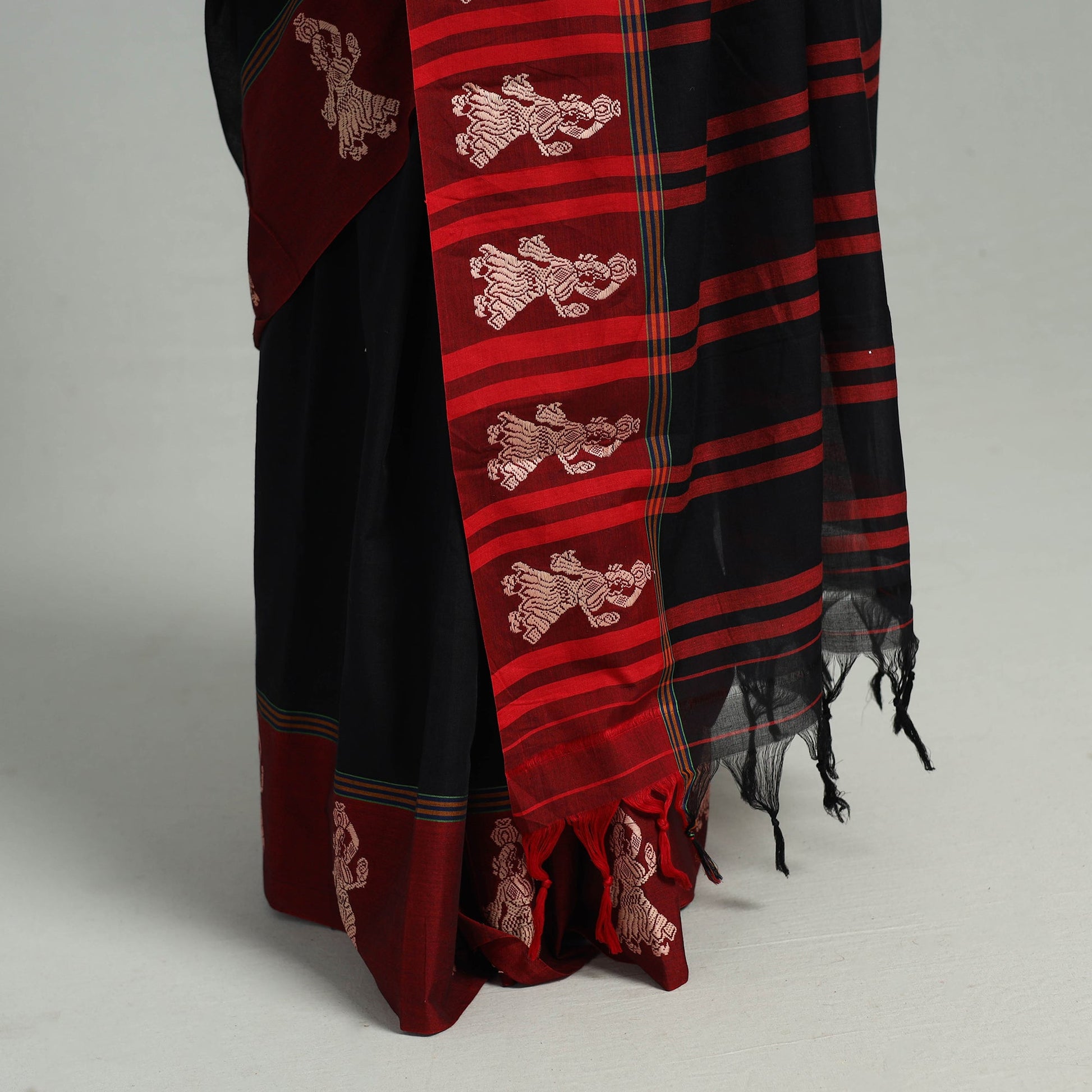 Black - Mercerised Cotton Thread Border Dharwad Saree 16