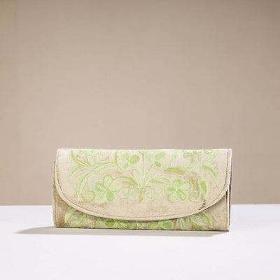 Beige - Chain Stitch Crewel Hand Embroidery Velvet Clutch