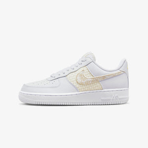 Nike | AIR FORCE 1 07 SE  { WHITE / GOLD