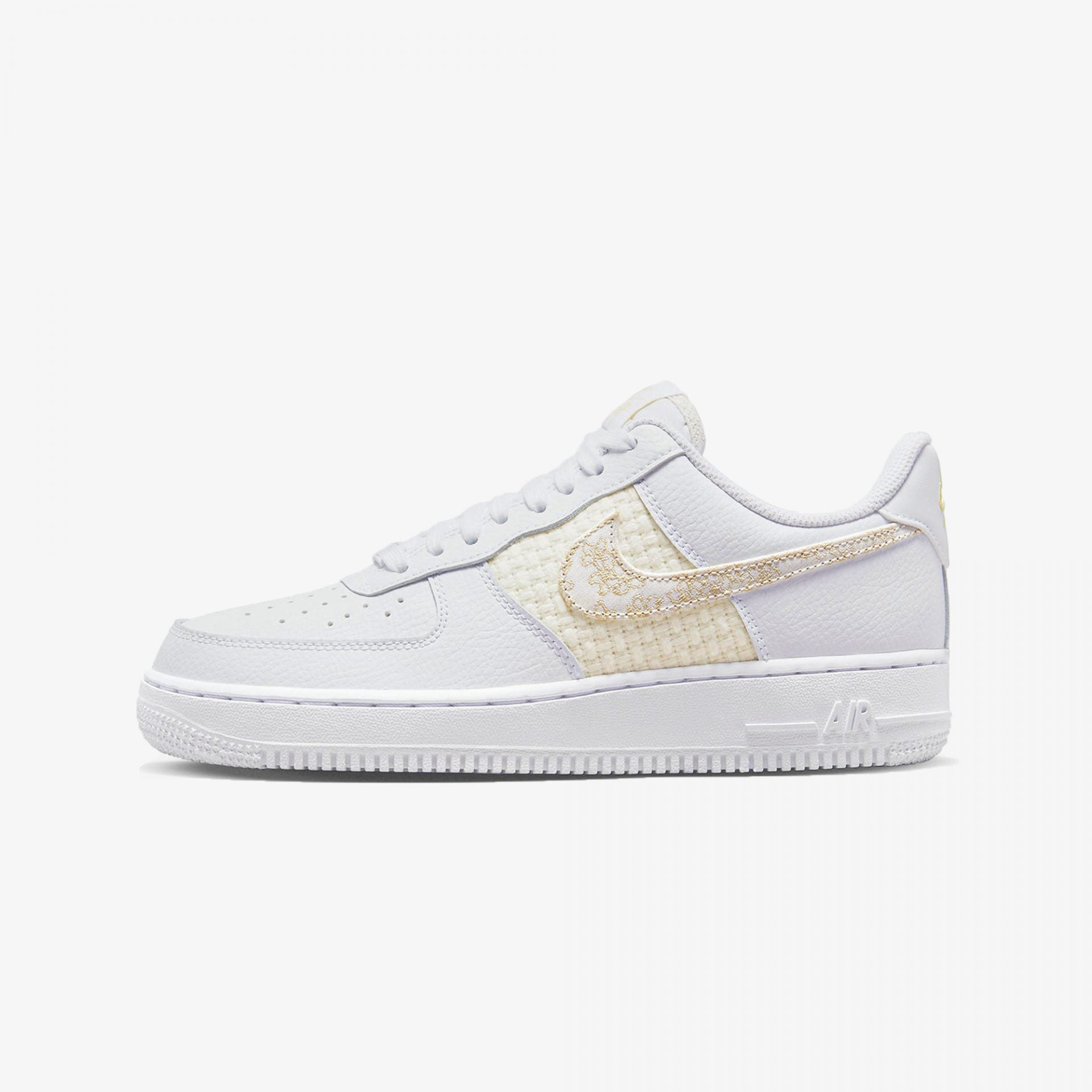 Nike | AIR FORCE 1 07 SE  { WHITE / GOLD