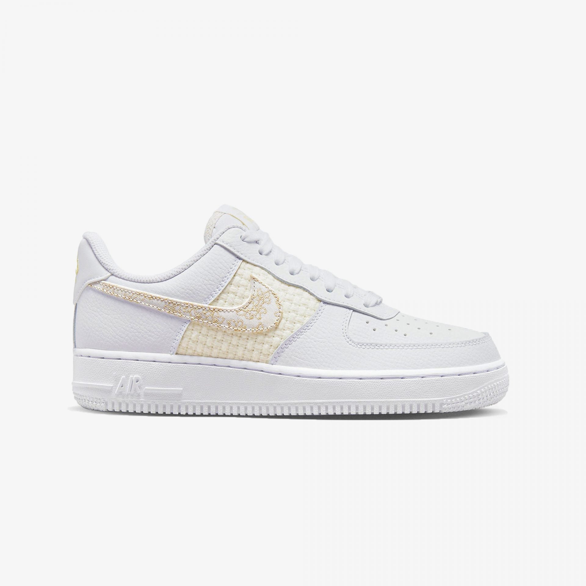 Nike | AIR FORCE 1 07 SE  { WHITE / GOLD