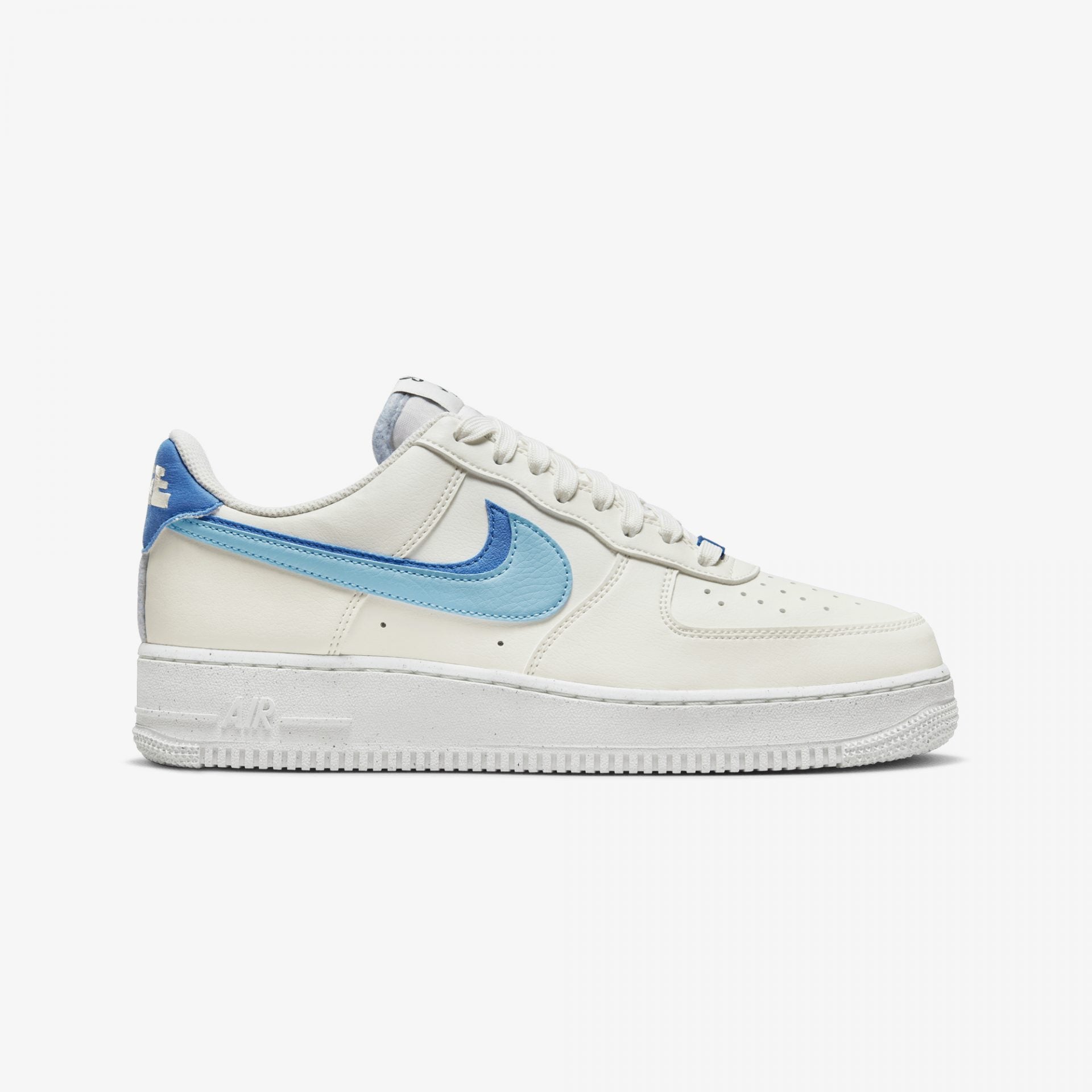Nike | AIR FORCE 1 '07 LV8 { SAIL/BLUE CHILL