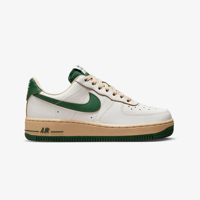 Nike | AIR FORCE 1 '07 LV8 { SAIL/GORGE GREEN