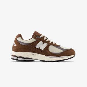New Balance | 2002R  { MOONBEAM