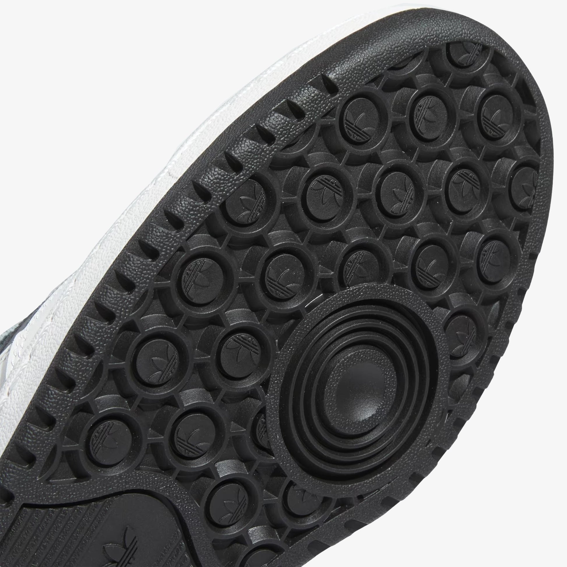 ADIDAS ORIGINALS | FORUM LOW CL { CORE WHITE/CORE BLACK