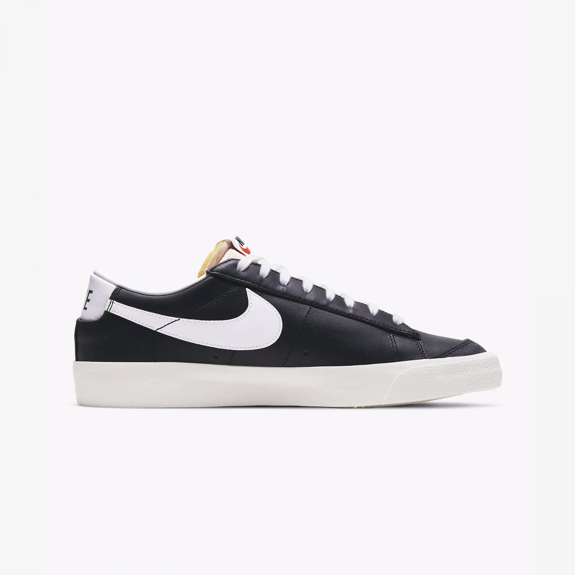 Nike | BLAZER LOW '77 VINTAGE { BLACK/WHITE