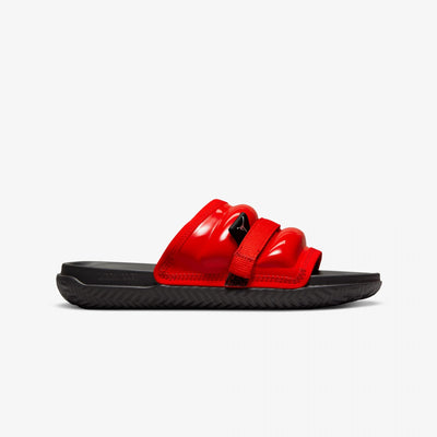 Nike | SUPER PLAY SLIDES  { UNIVERSITY RED / BLACK