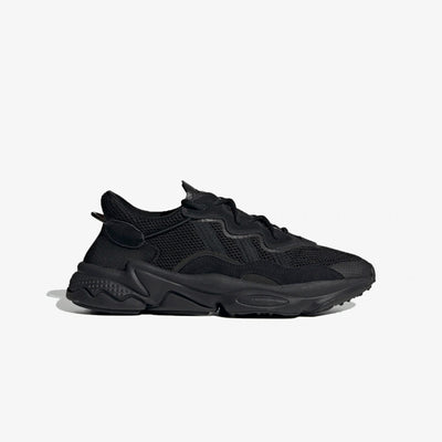ADIDAS ORIGINALS | OZWEEGO { CORE BLACK