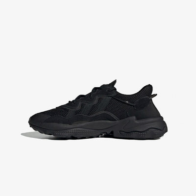 ADIDAS ORIGINALS | OZWEEGO { CORE BLACK