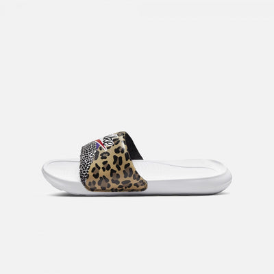 Nike | VICTORI ONE PRINTED SLIDE  { ANIMAL PRINT