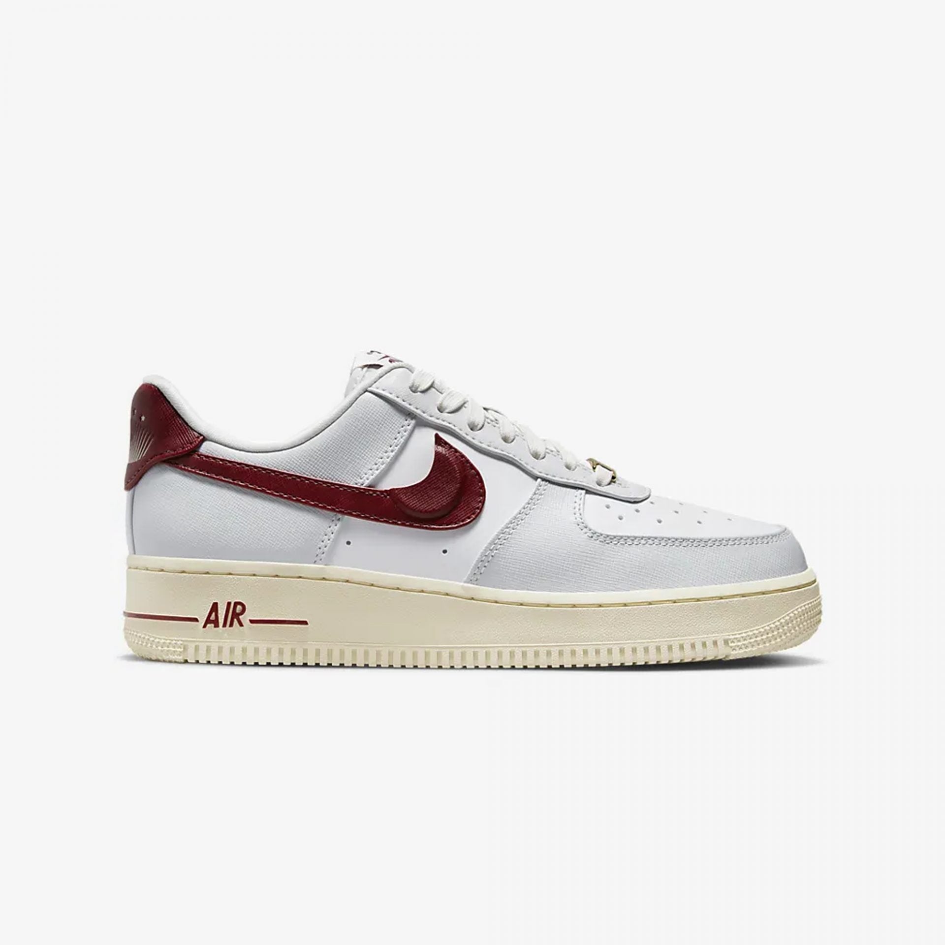 Nike | AIR FORCE 1 '07 SE { PHOTON DUST/TEAM RED