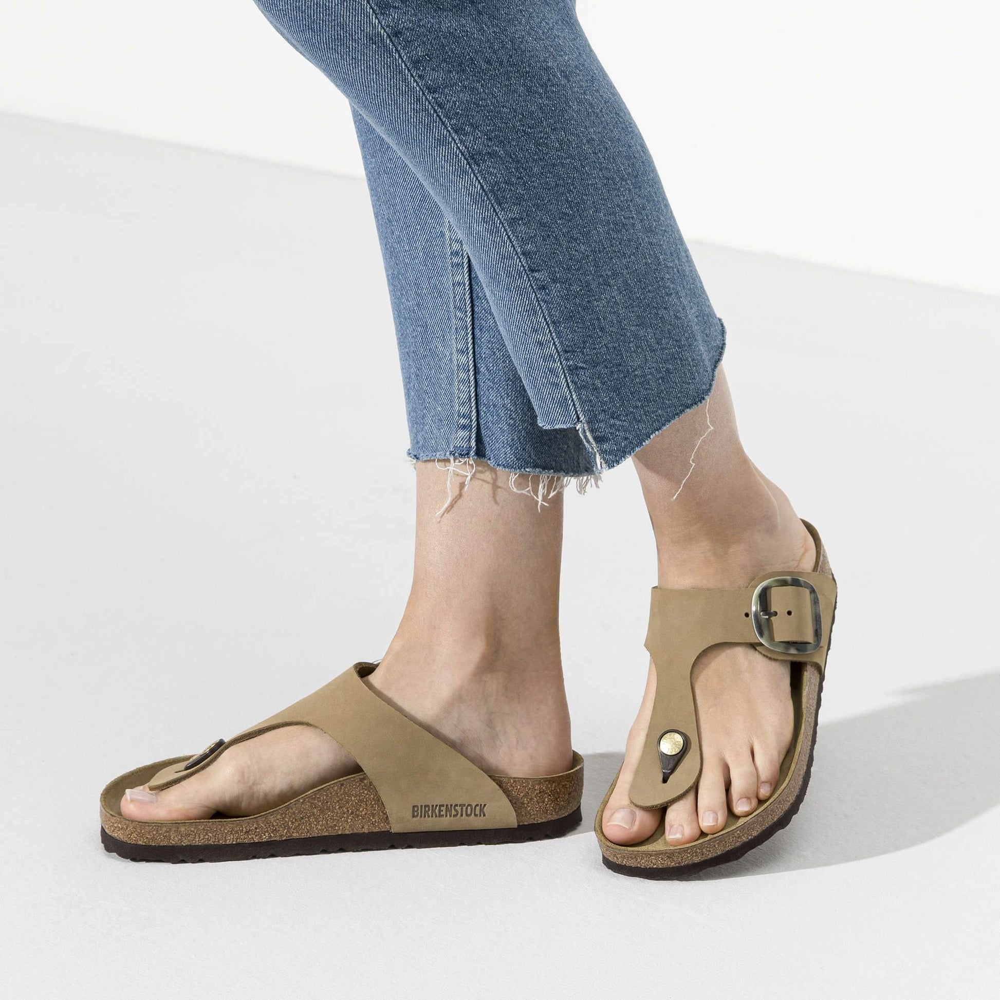 Gizeh Big Buckle Nubuck Leather