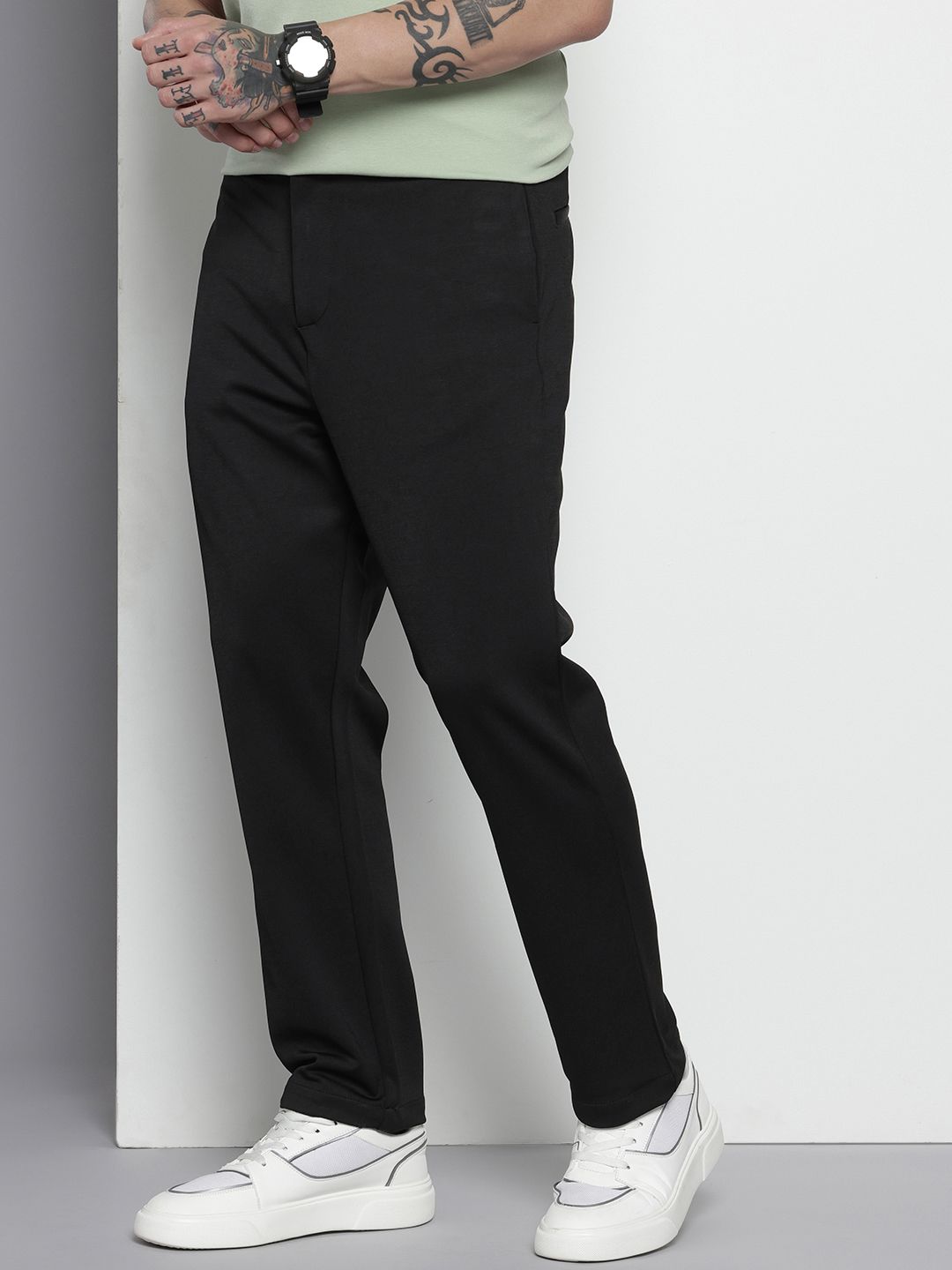 Men's Black Relaxed Fit Solid Chinos