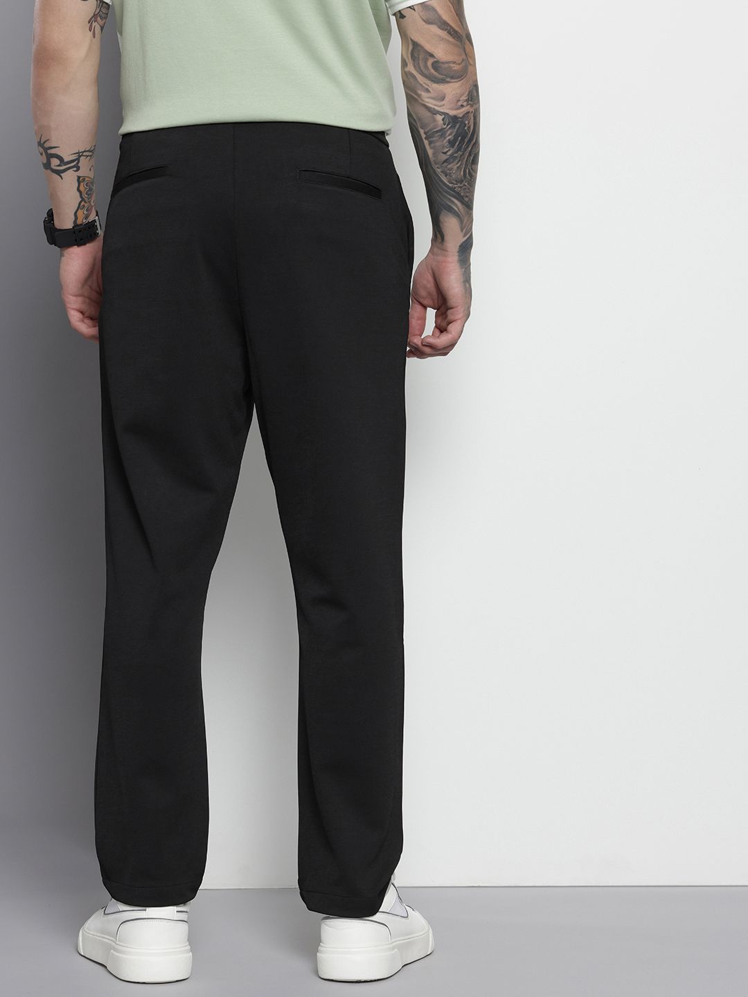 Men's Black Relaxed Fit Solid Chinos