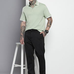 Men's Black Relaxed Fit Solid Chinos
