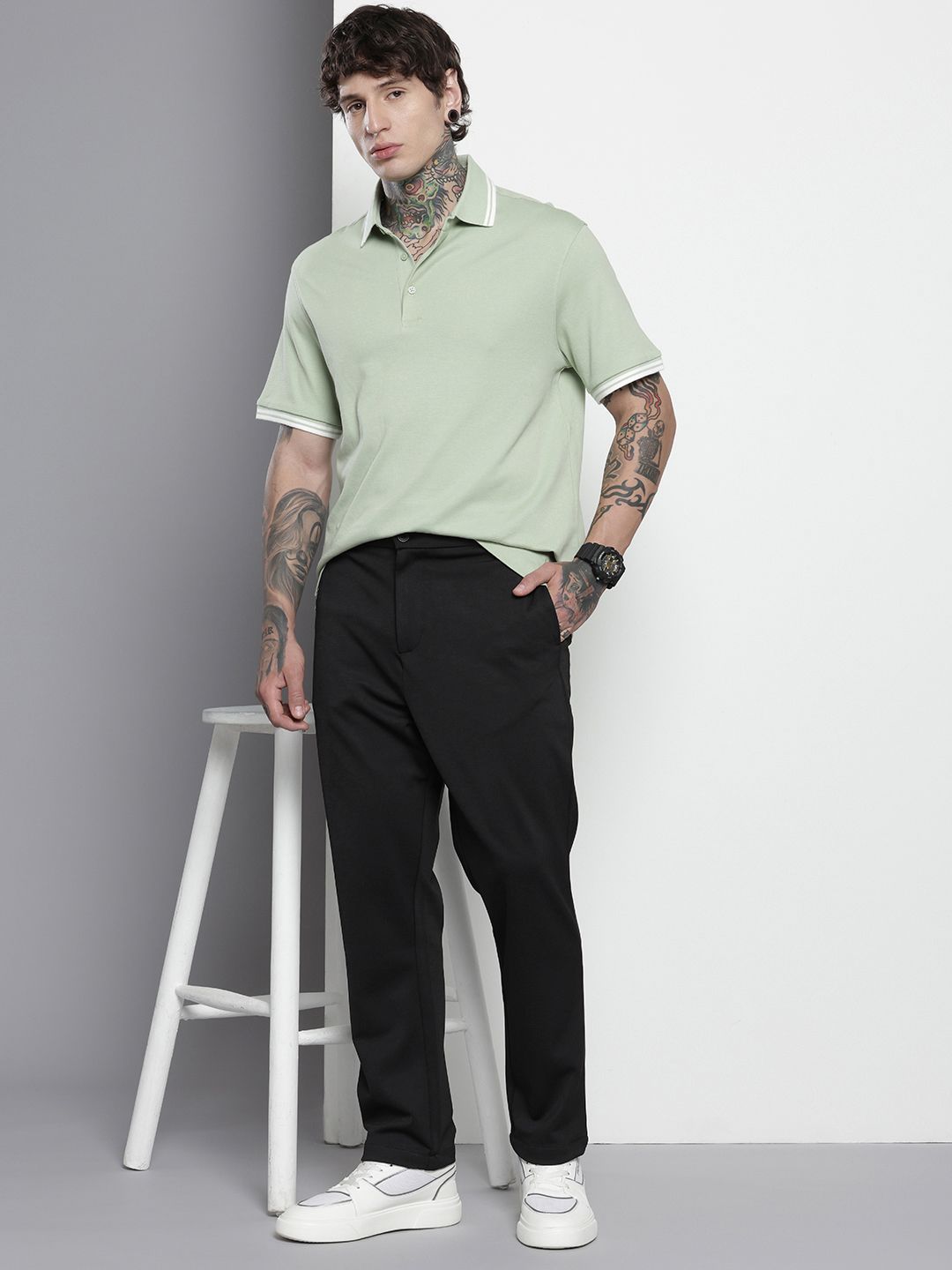 Men's Black Relaxed Fit Solid Chinos