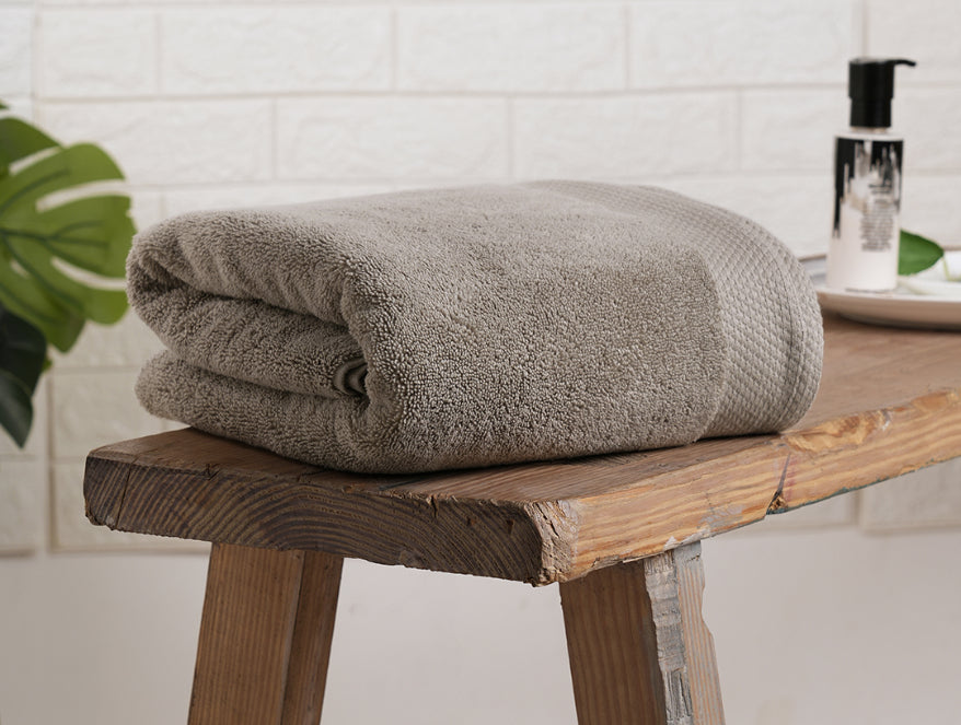 London Fog - Light Grey 100% Egyptian Cotton Bath Towel - Luxury Egyption Cotton By Spaces