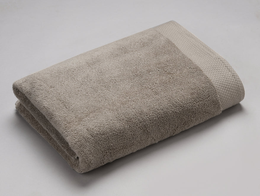 London Fog - Light Grey 100% Egyptian Cotton Bath Towel - Luxury Egyption Cotton By Spaces