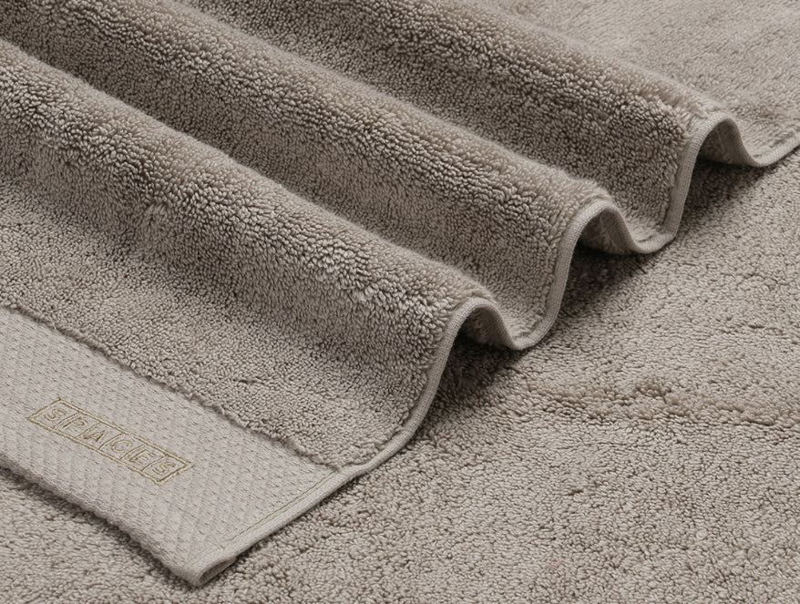 London Fog - Light Grey 100% Egyptian Cotton Bath Towel - Luxury Egyption Cotton By Spaces