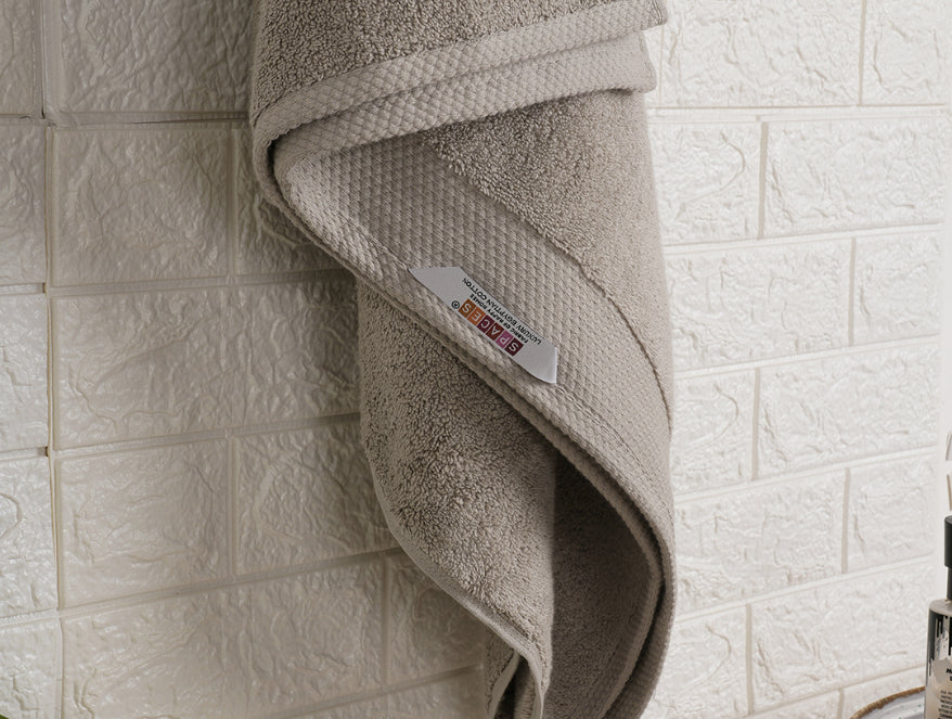 London Fog - Light Grey 100% Egyptian Cotton Bath Towel - Luxury Egyption Cotton By Spaces