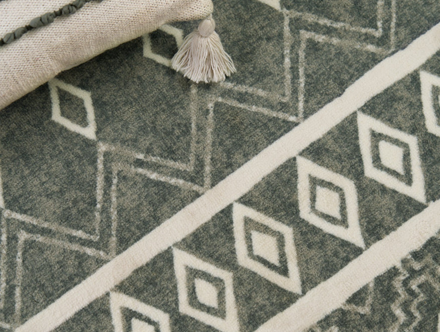 Anti Skid Grey Wonder Full Carpet By Welspun