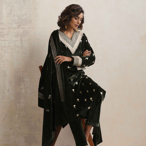 trueBrowns Green Velvet Floral Embroidered Kurta Pant Dupatta Set