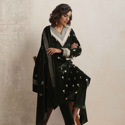 trueBrowns Green Velvet Floral Embroidered Kurta Pant Dupatta Set