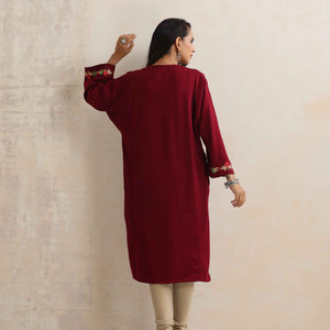 trueBrowns Maroon Kashmiri Embroidered Woollen Phiran Kurta