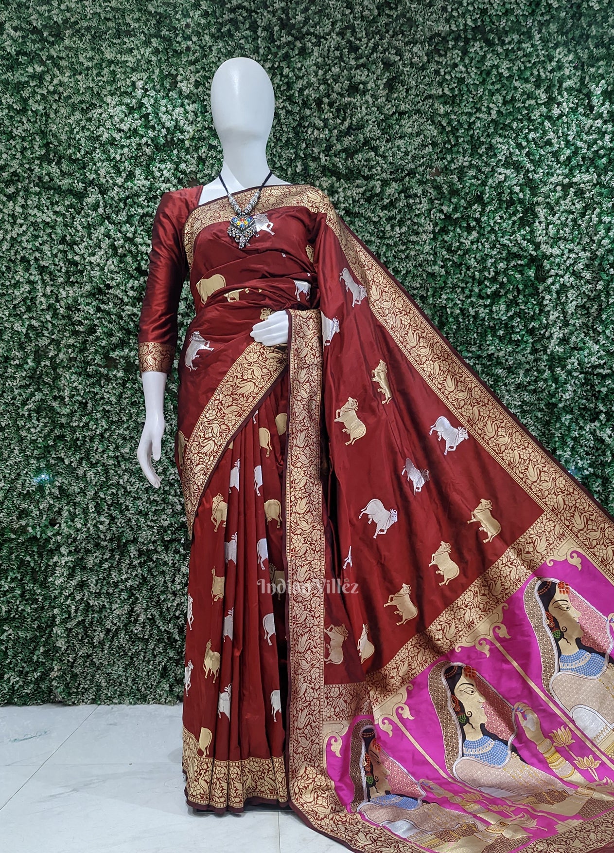 Exclusive Bridal Brocade Banarasi Silk Saree with Sringar and Pichwai Work