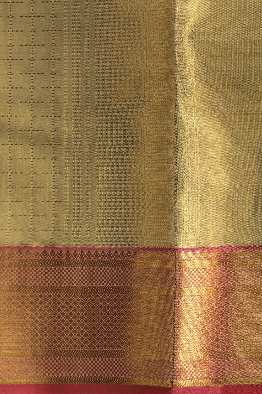 Kanchi Silk Tissue-Gold Traditional Dhoti With Kanduva (8 X 4)