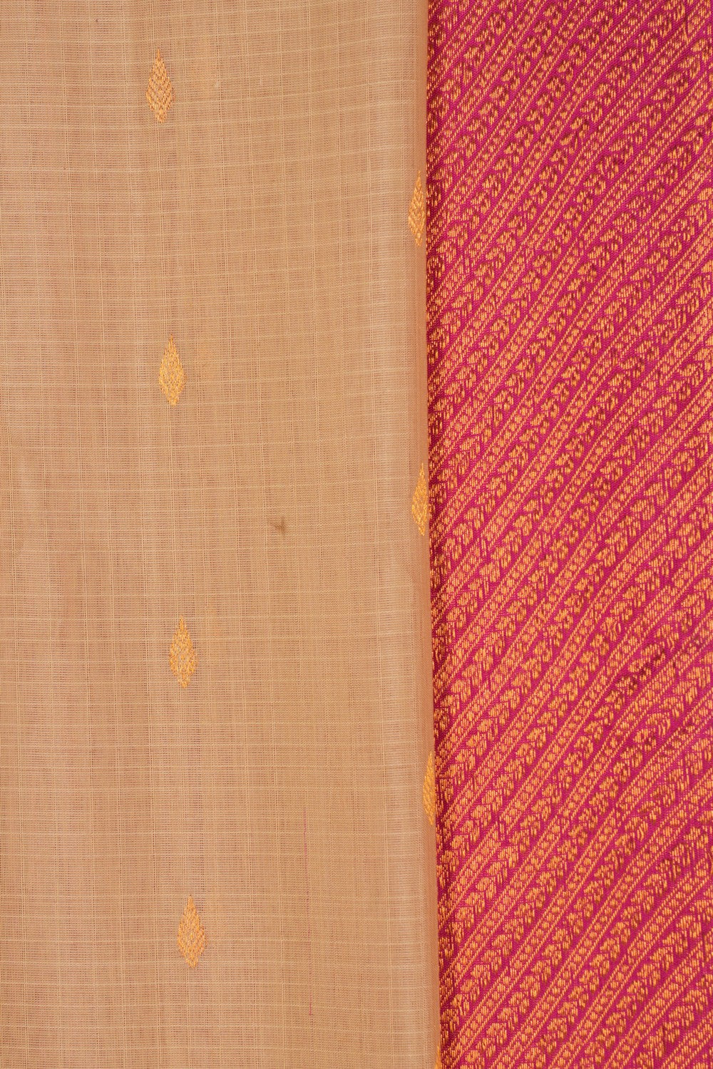 Gadwal Cotton Silk Kattam Off-White Saree