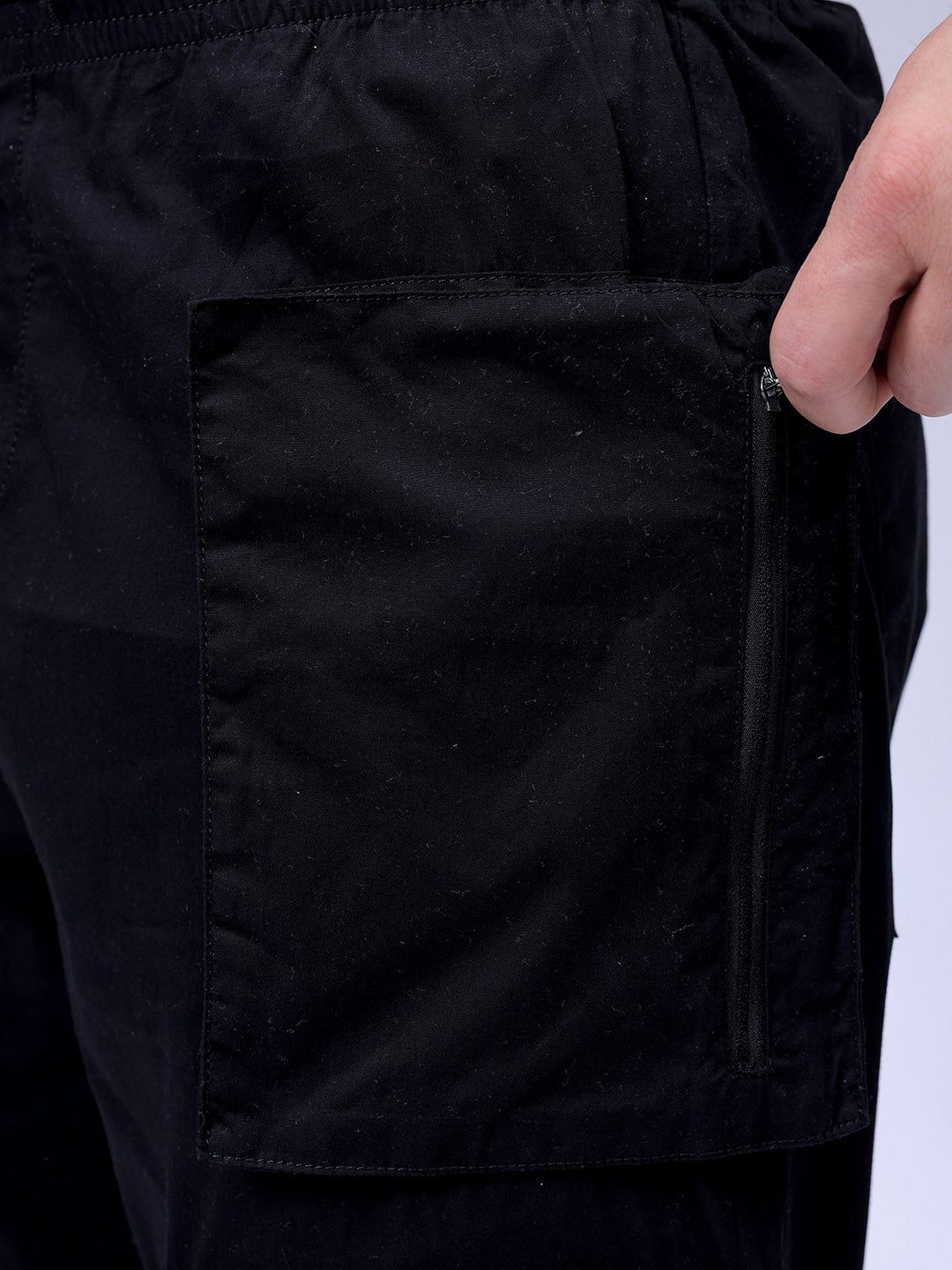 Men's Black Relaxed Fit Solid Utility Cargo Jogger