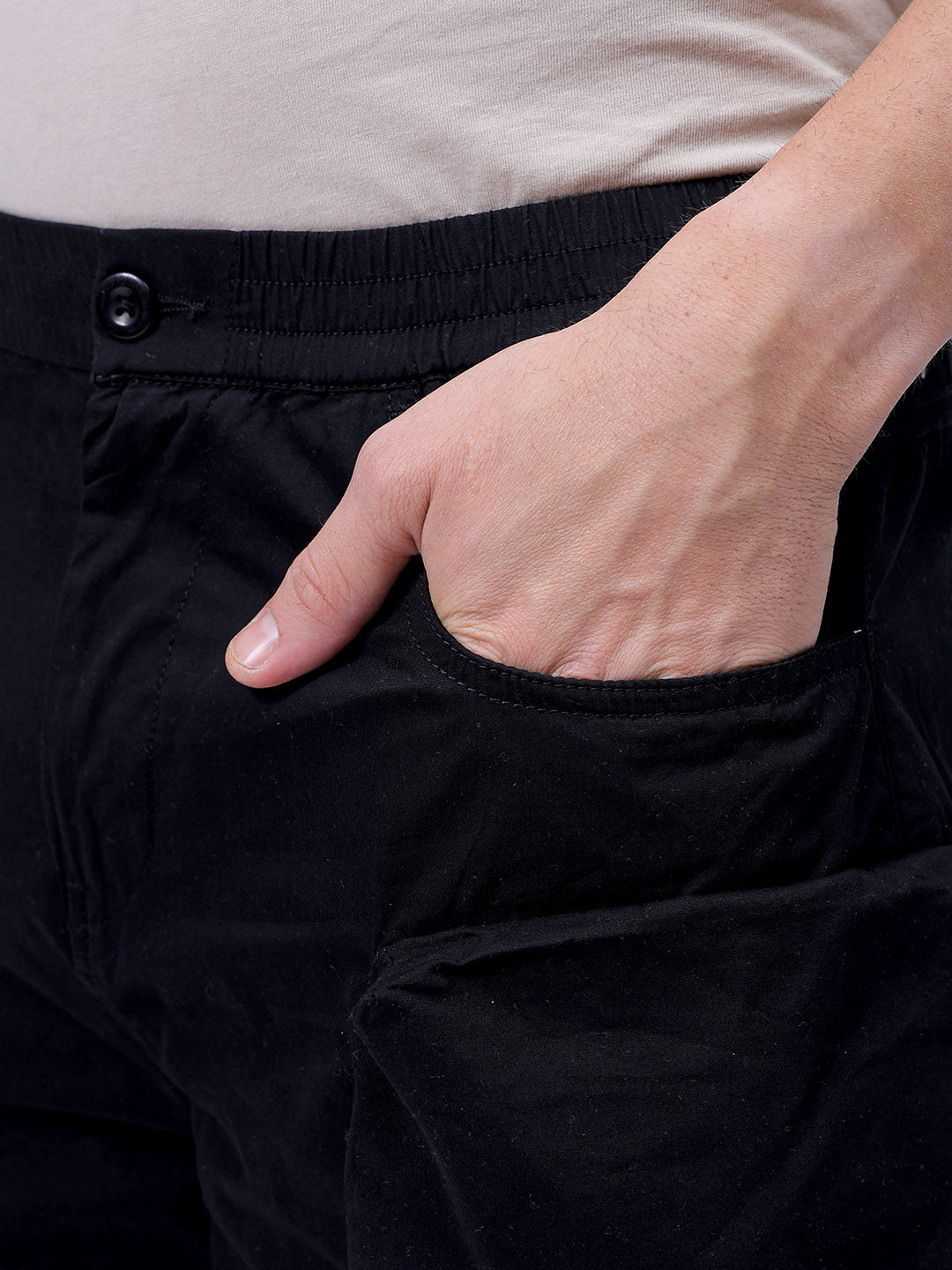 Men's Black Relaxed Fit Solid Utility Cargo Shorts