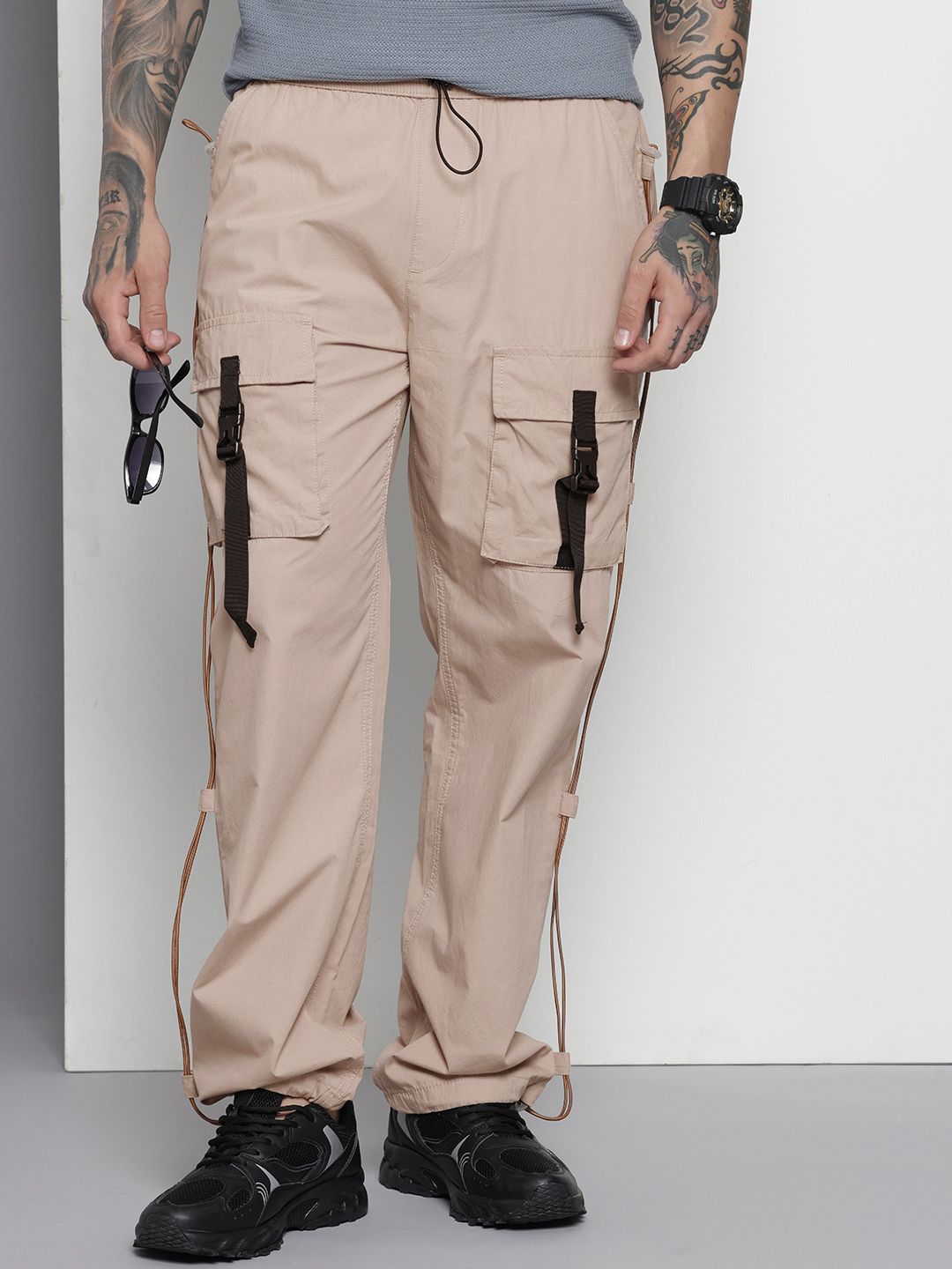 Men's White Relaxed Fit Solid Utility Cargo Jogger