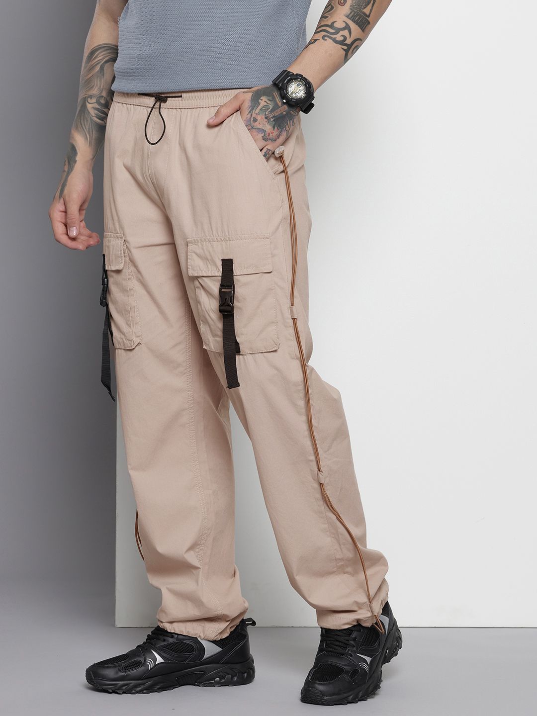 Men's White Relaxed Fit Solid Utility Cargo Jogger