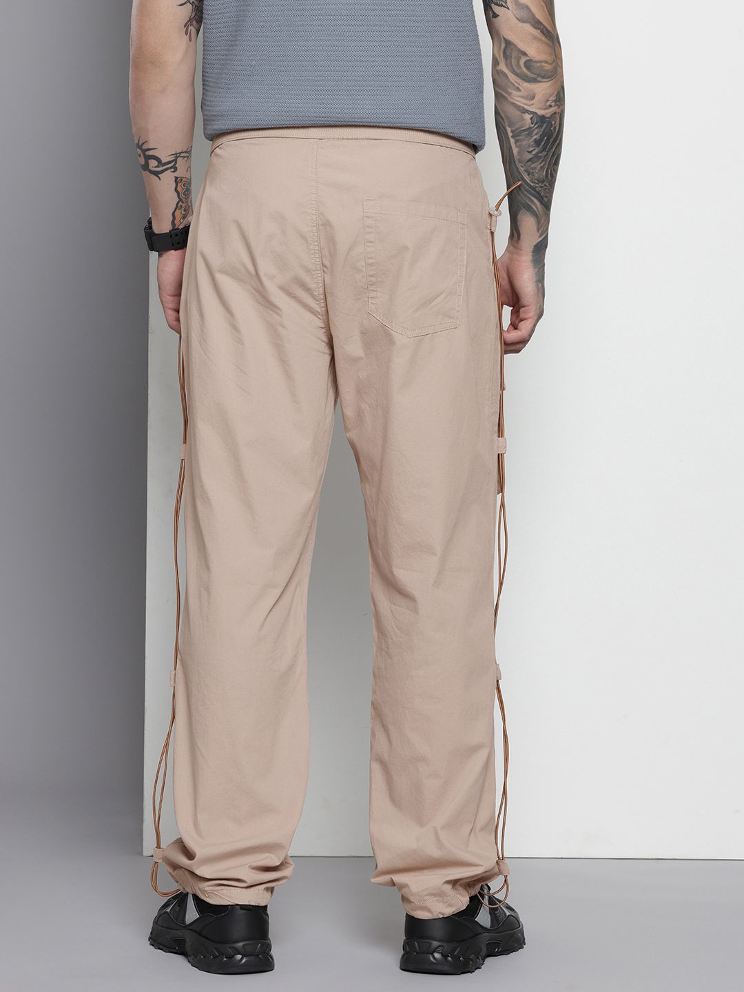 Men's White Relaxed Fit Solid Utility Cargo Jogger
