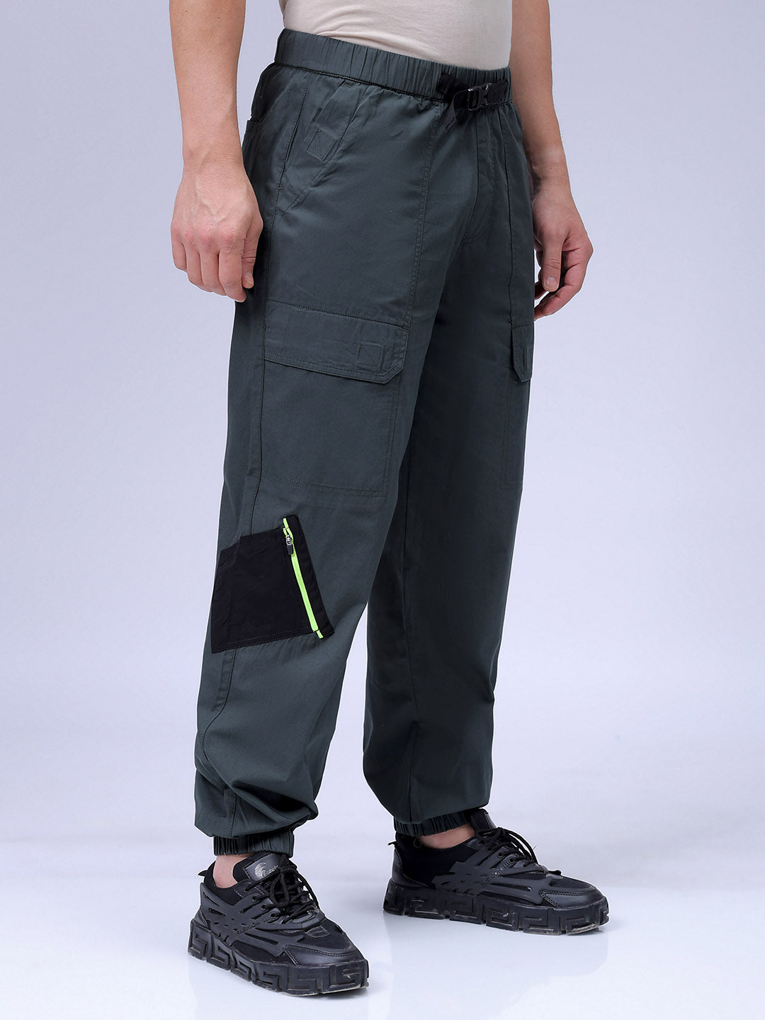 Men's Green Loose Fit Solid Zipper Jogger