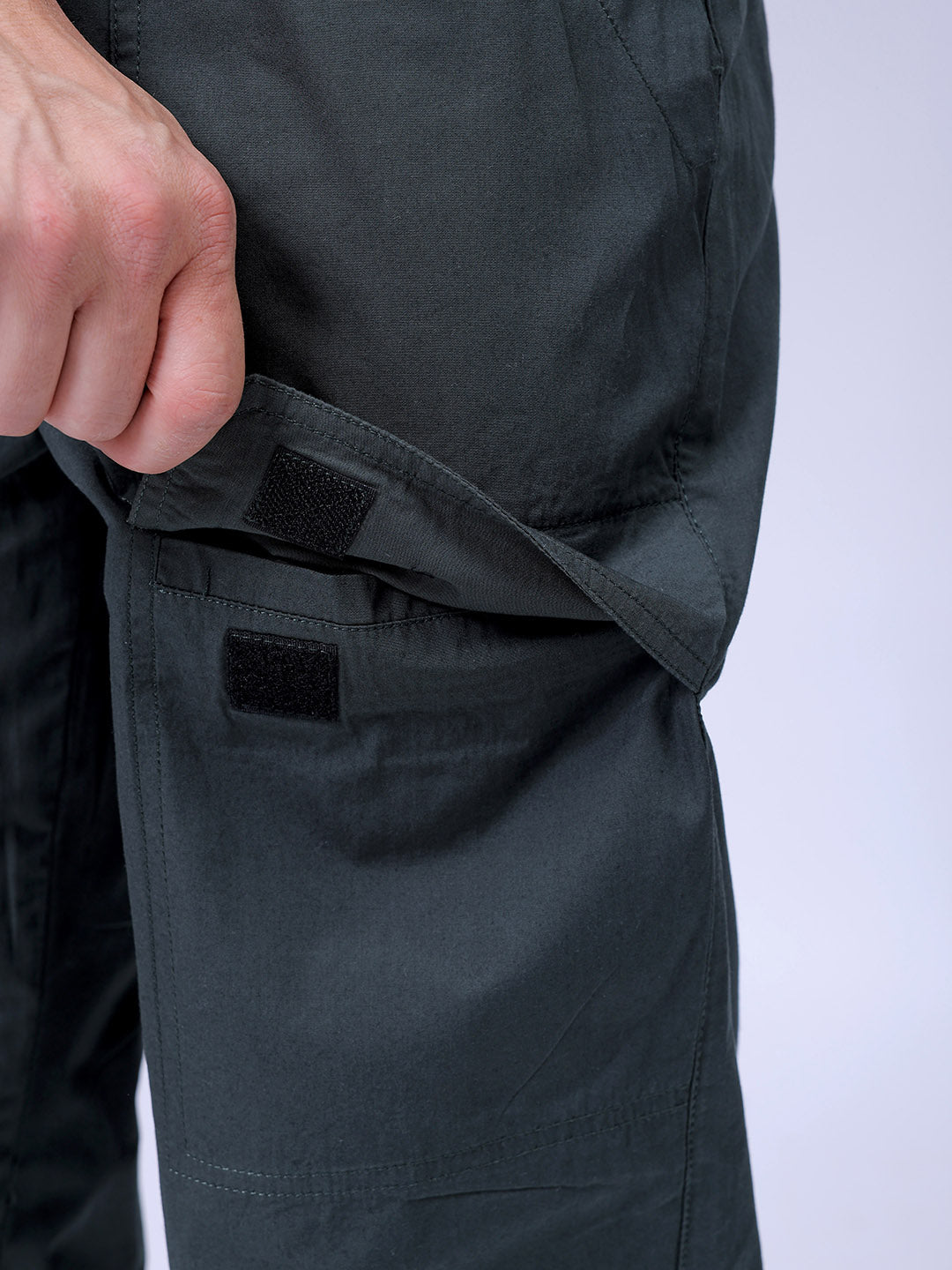 Men's Green Loose Fit Solid Zipper Jogger