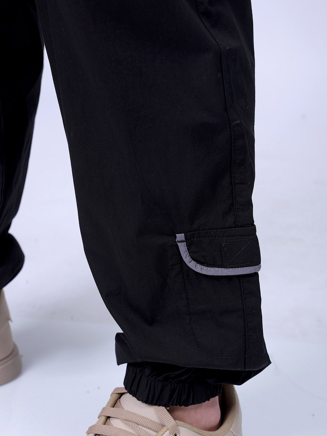 Men's Black Loose Fit Solid Zipper Jogger