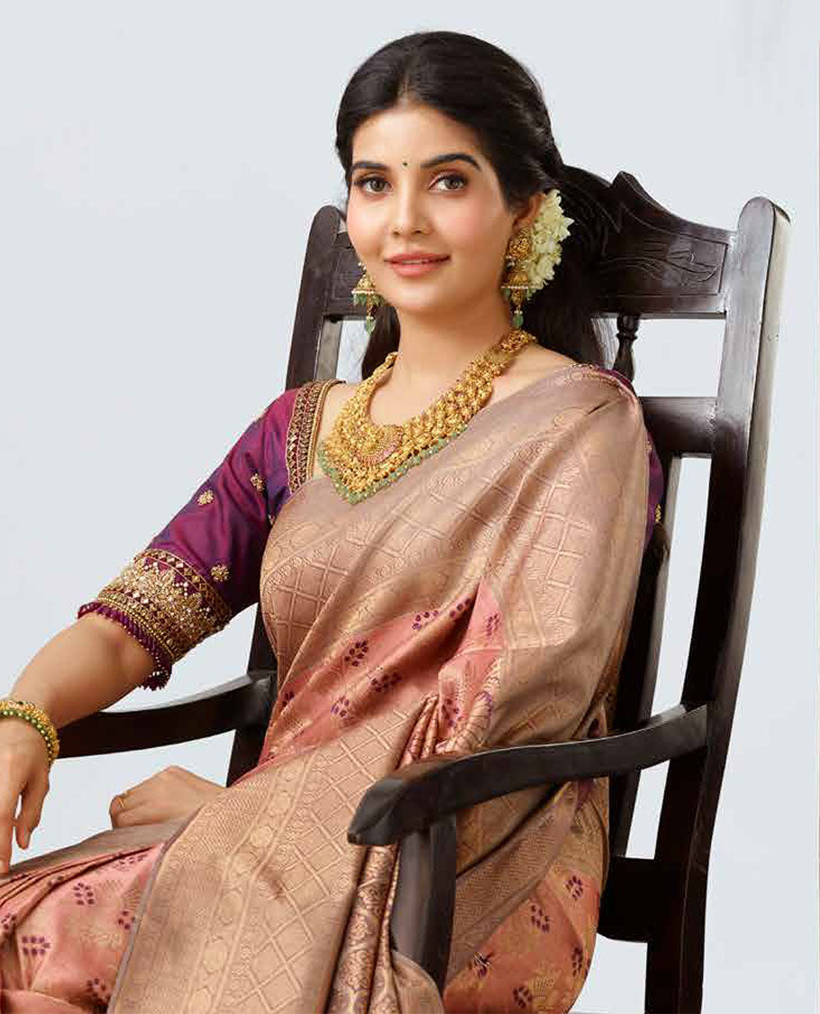 Lite onion pink jacquard kancheepuram wedding silk saree, contrast intricate zari border & pallu of ogee pattern