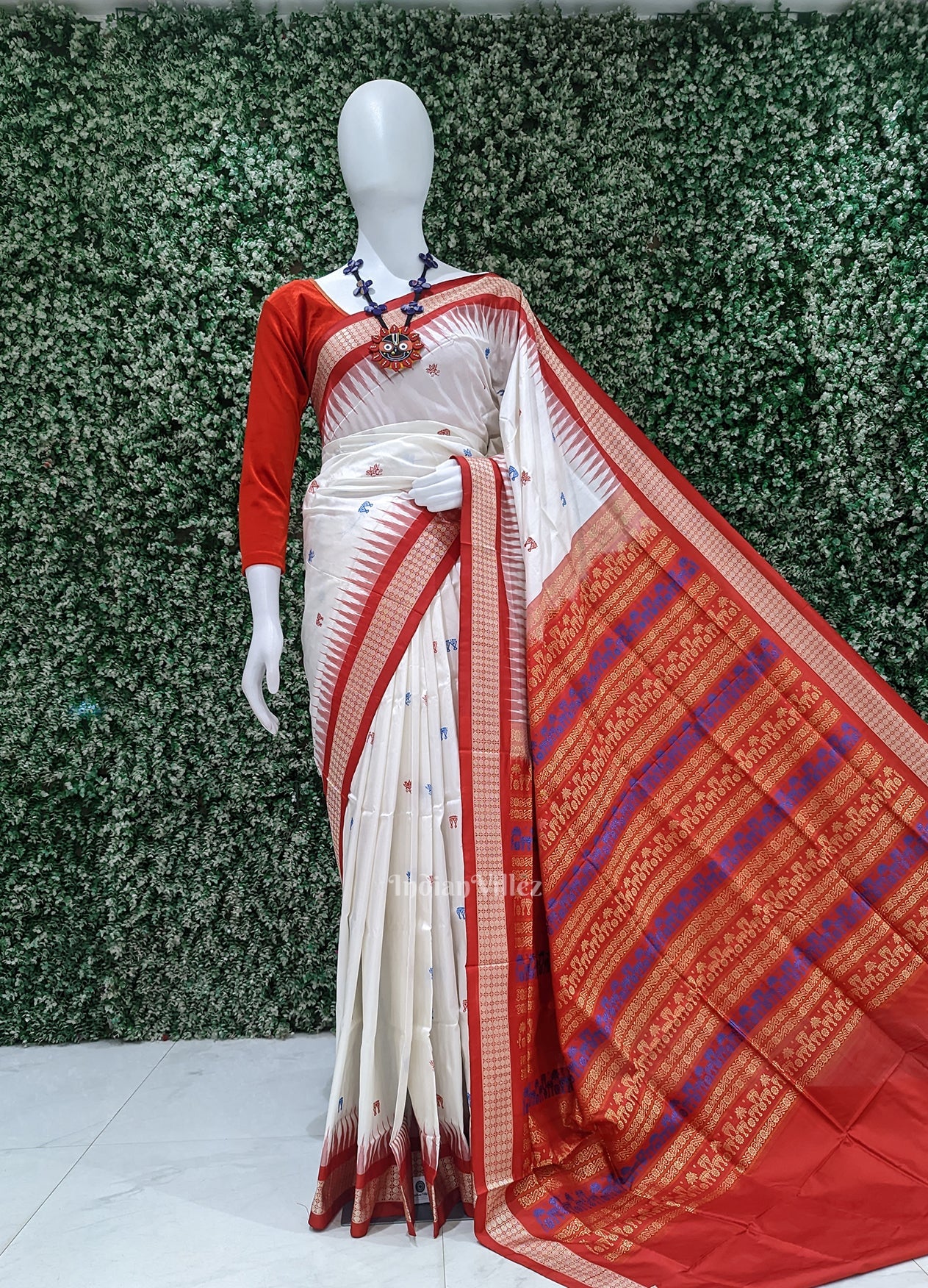White Red Laxmi Pada Jhoti Design Bomkai  Sambalpuri Silk Saree