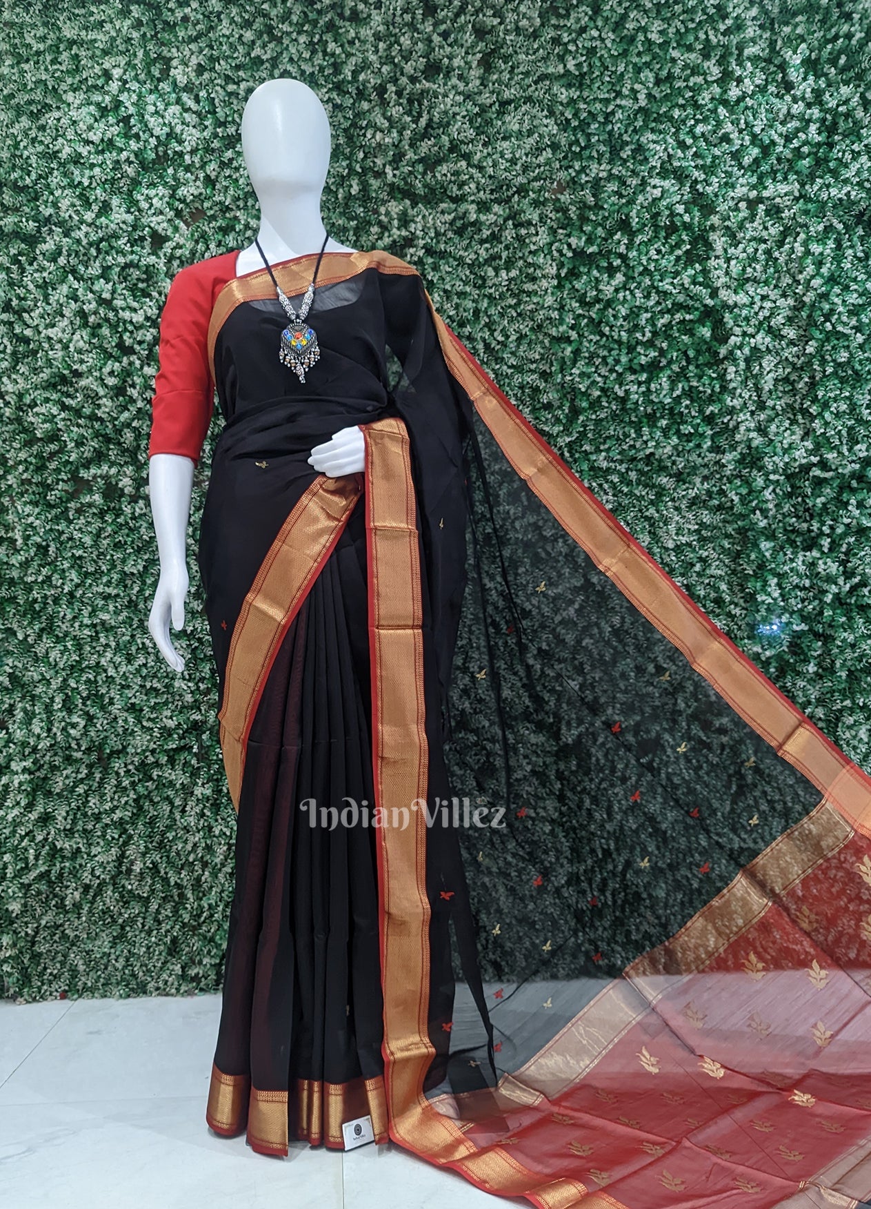 Black Red Pure Silk Cotton Maheshwari Saree