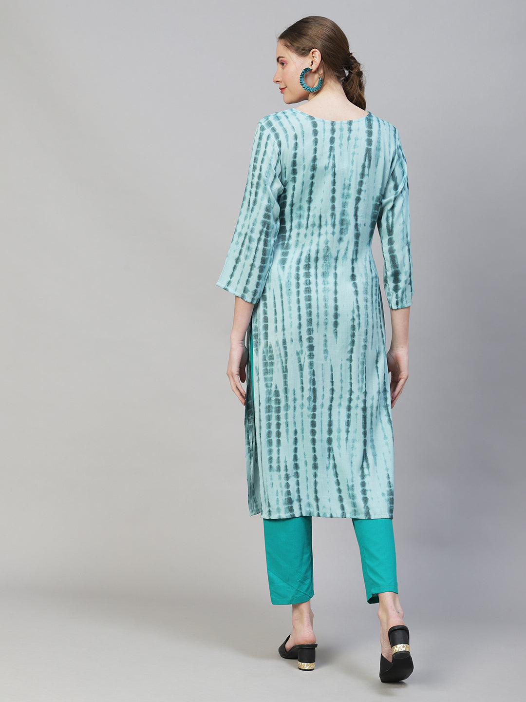 Tie-Dye Printed & Floral Embroidered Straight Fit Kurta - Light Sea Green