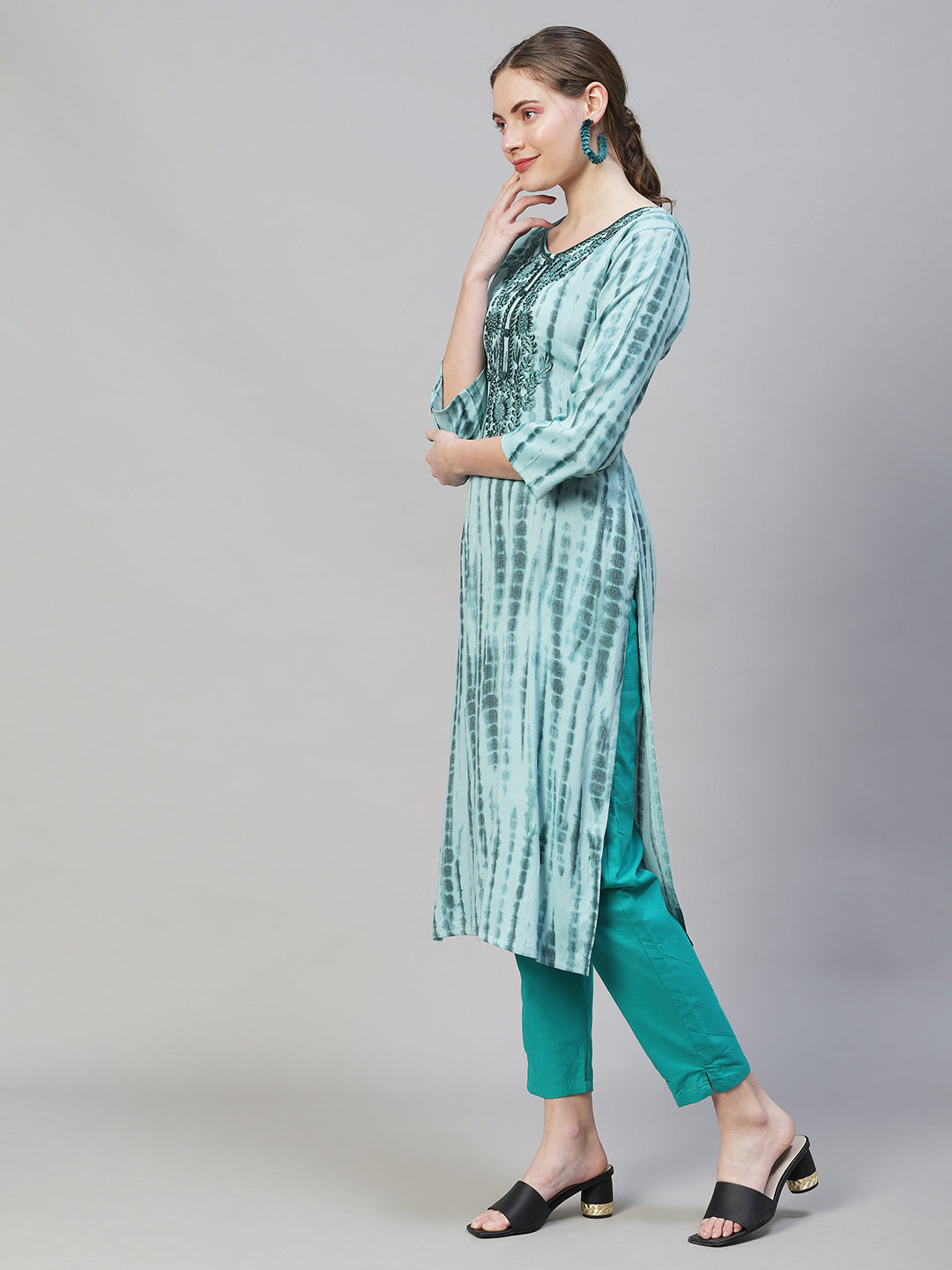 Tie-Dye Printed & Floral Embroidered Straight Fit Kurta - Light Sea Green